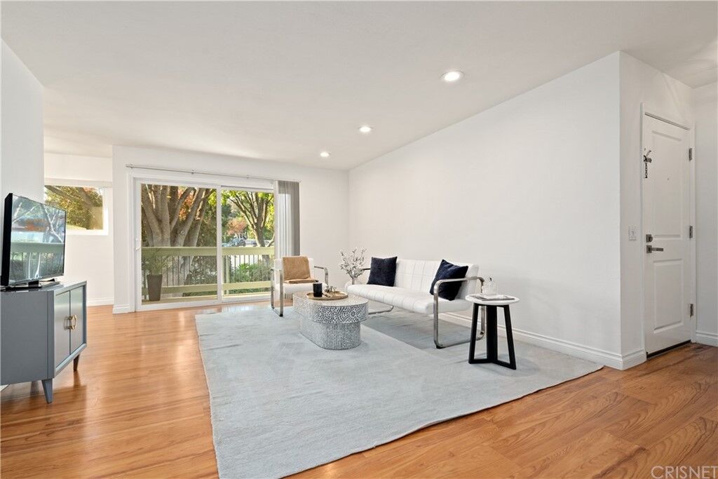 Property Photo:  23675 Park Capri 23  CA 91302 