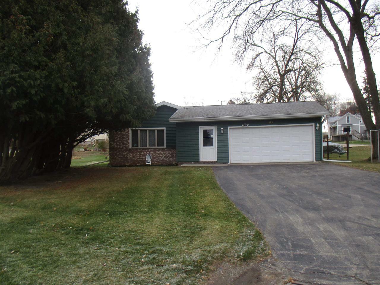 Property Photo:  823 Audrey Dr  WI 53916 