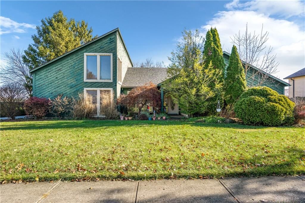 Property Photo: 7491 Pelbrook Farm Drive OH 45459