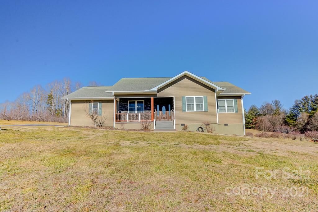 Property Photo: 17 Song Sparrow Drive NC 28792