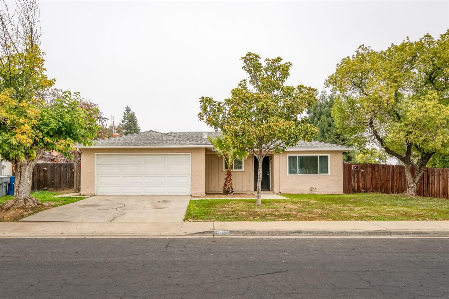 Property Photo:  1795 Bellaire Avenue  CA 93611 