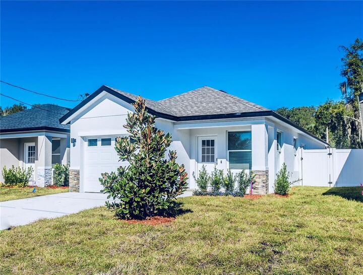 Property Photo: 1411 Johnson Street FL 32726