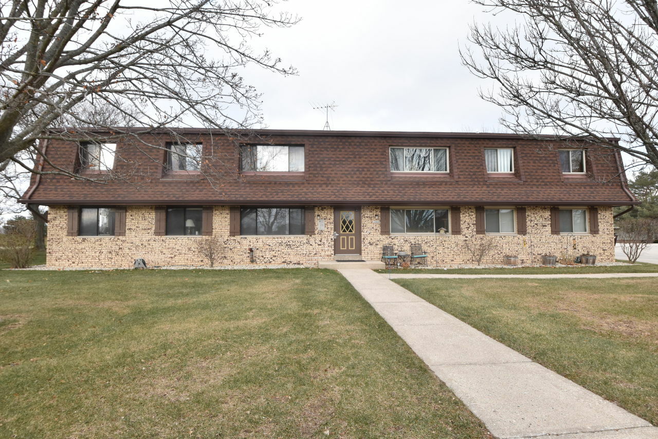 Property Photo: 10400 W Whitnall Edge Ct 103 WI 53132