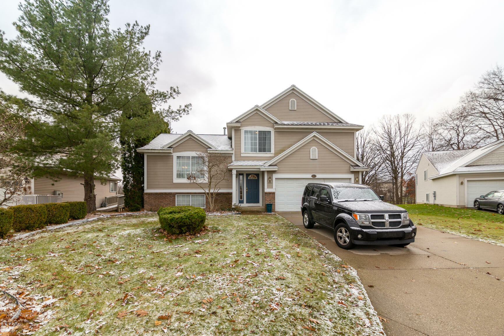 Property Photo:  5815 Hickory Hill Court SE  MI 49512 