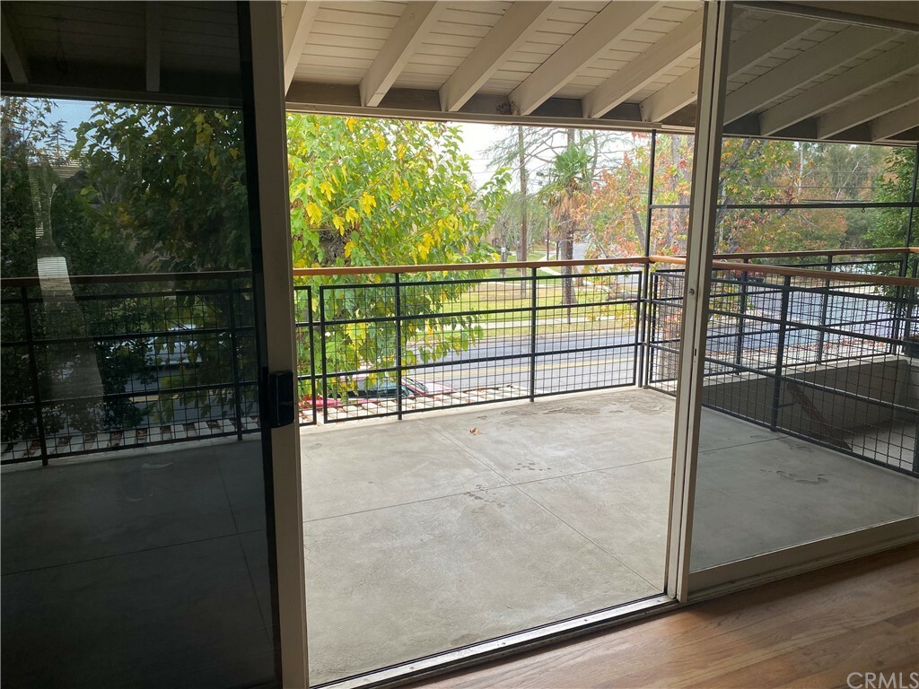 Property Photo: 186 N Center Place CA 92373