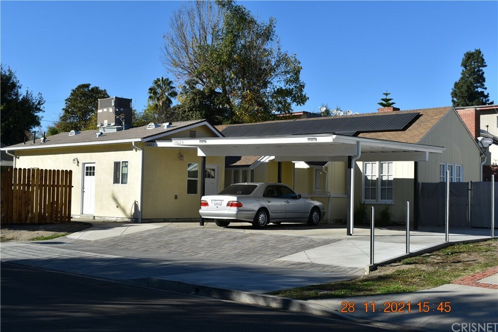 Property Photo: 13625 Califa Street CA 91401
