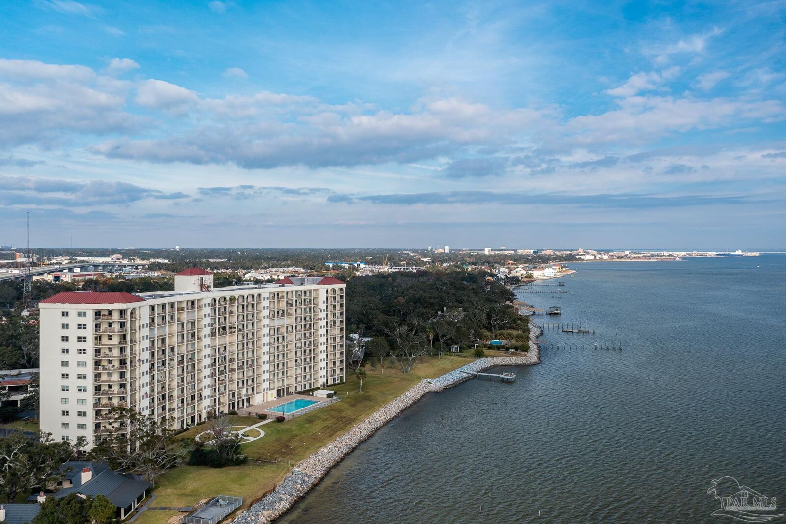 Property Photo:  615 Bayshore Dr 105  FL 32507 