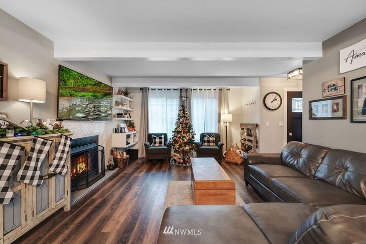 Property Photo:  22626 13th Place W  WA 98021 