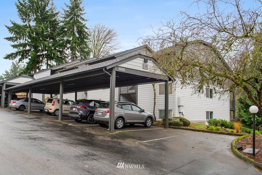 Property Photo:  12709 NE 116th Street C-204  WA 98034 