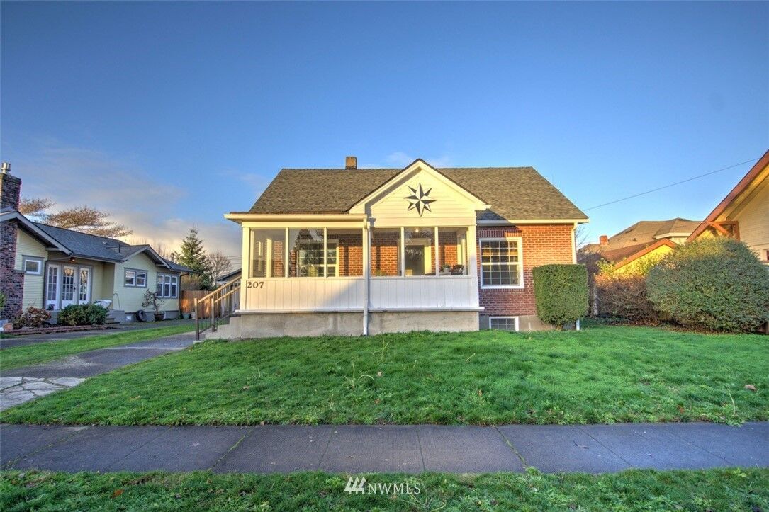 Property Photo:  207 W Pear Street  WA 98531 