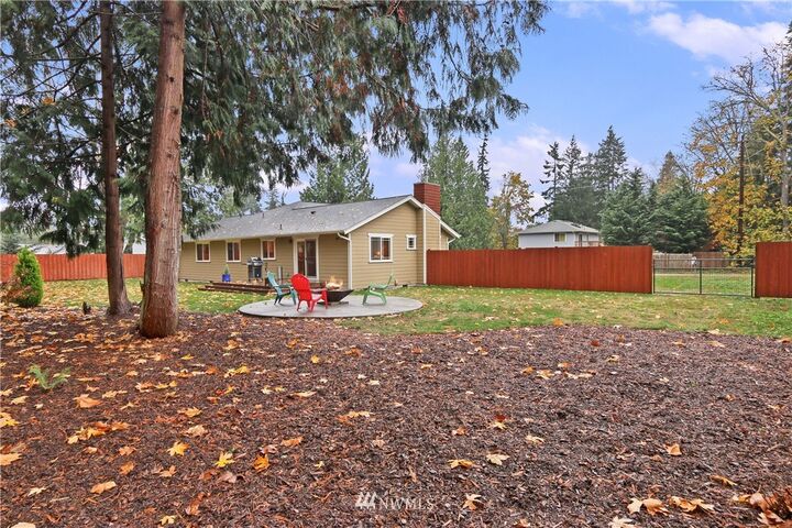 Property Photo:  628 Kodiak Avenue  WA 98282 