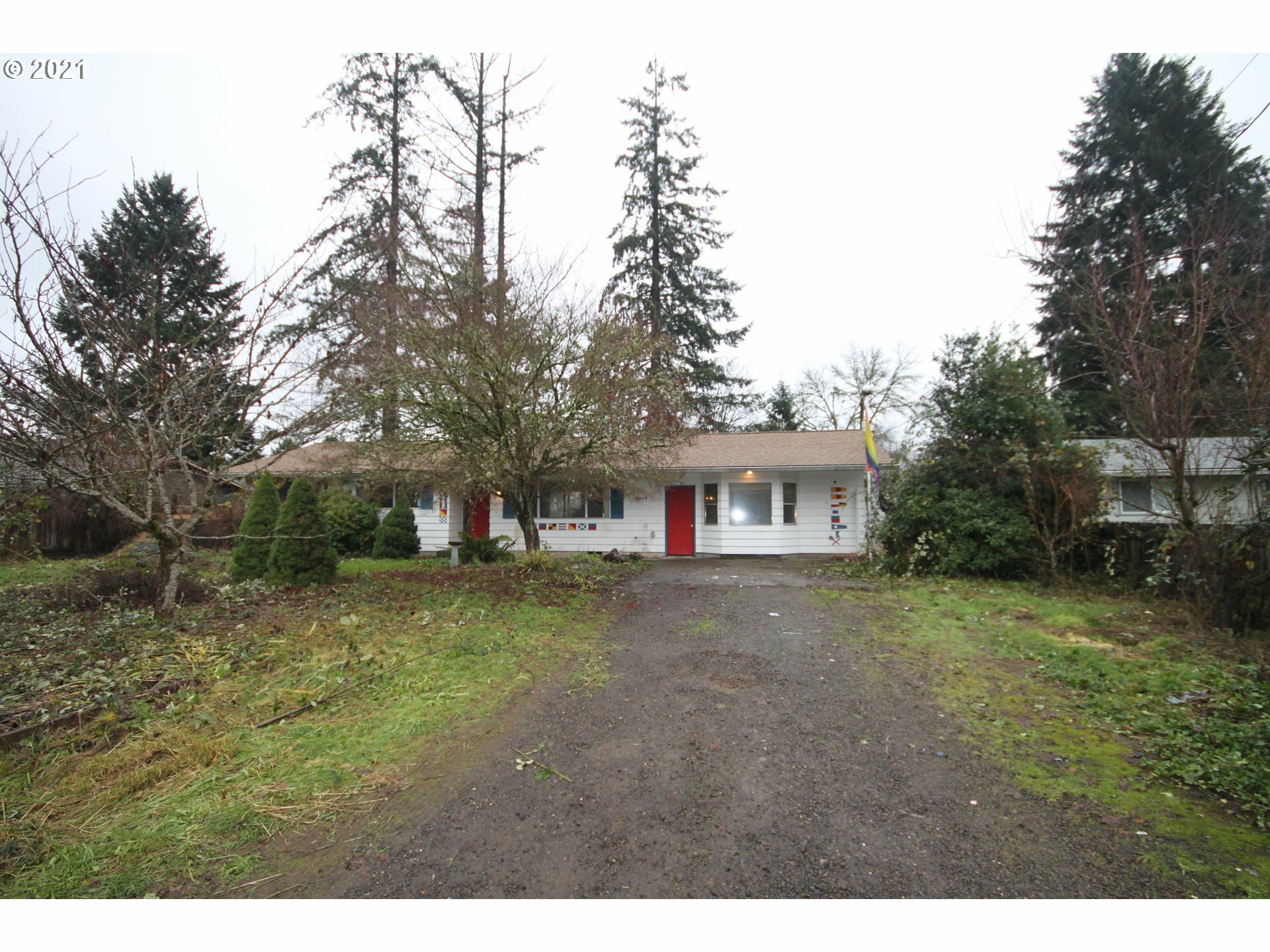 Property Photo:  1009 SE 2nd Ave  WA 98604 