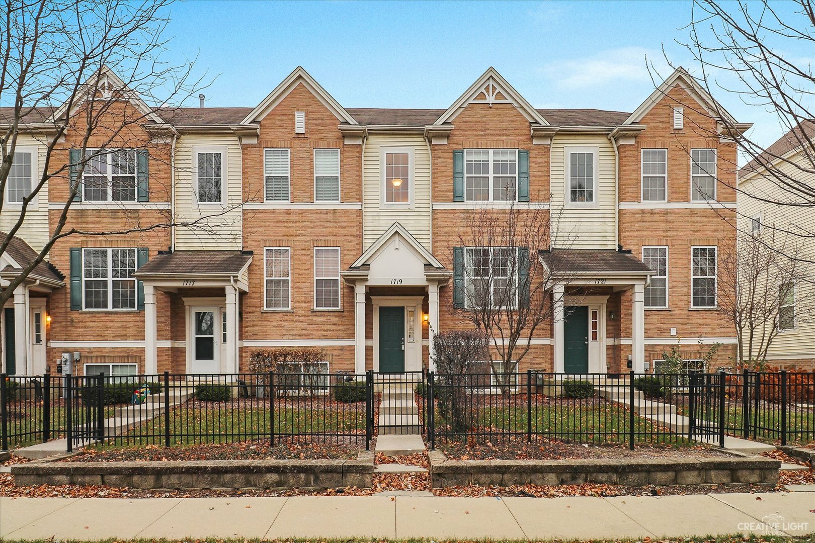 Property Photo: 1719 Maple Avenue IL 60133