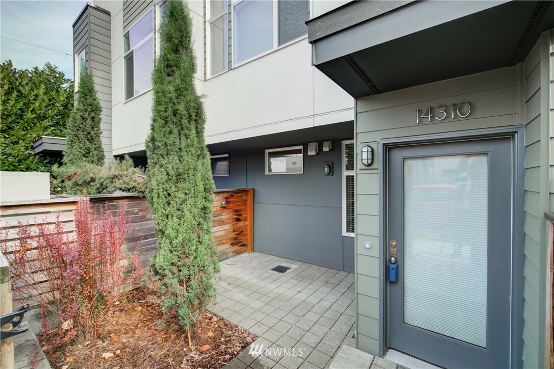 Property Photo:  14310 Midvale Avenue N  WA 98133 