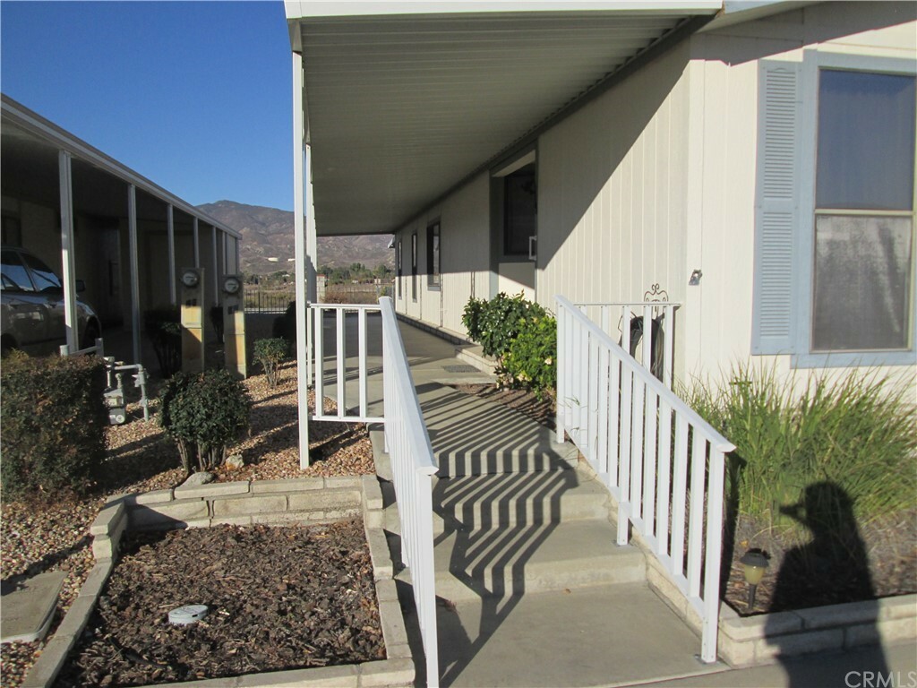 Property Photo:  24600 Mountain Avenue 39  CA 92544 