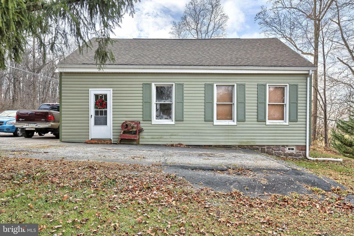 8839 Maple Grove Road  Abbottstown PA 17301 photo