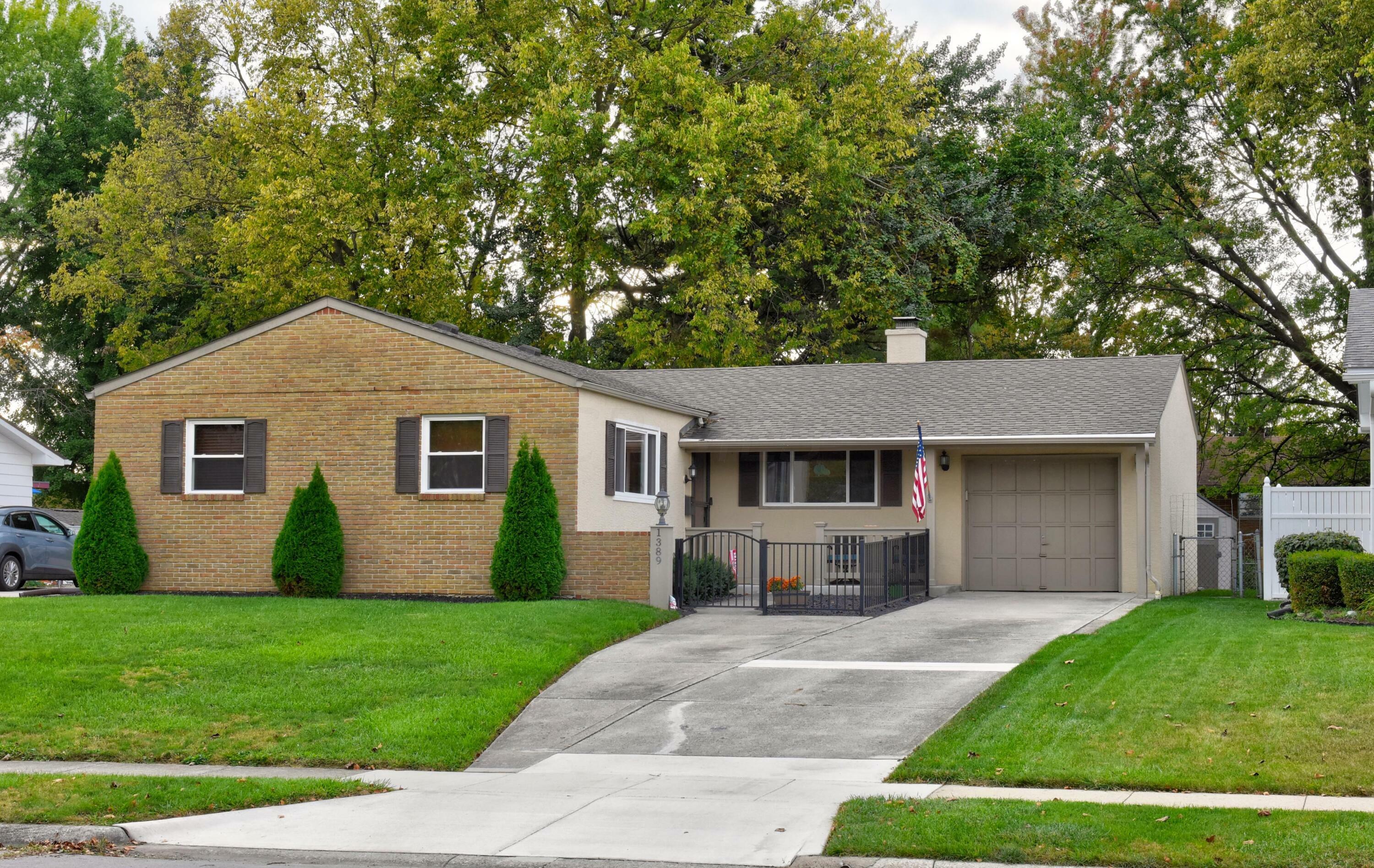 Property Photo: 1389 S Hague Avenue OH 43204