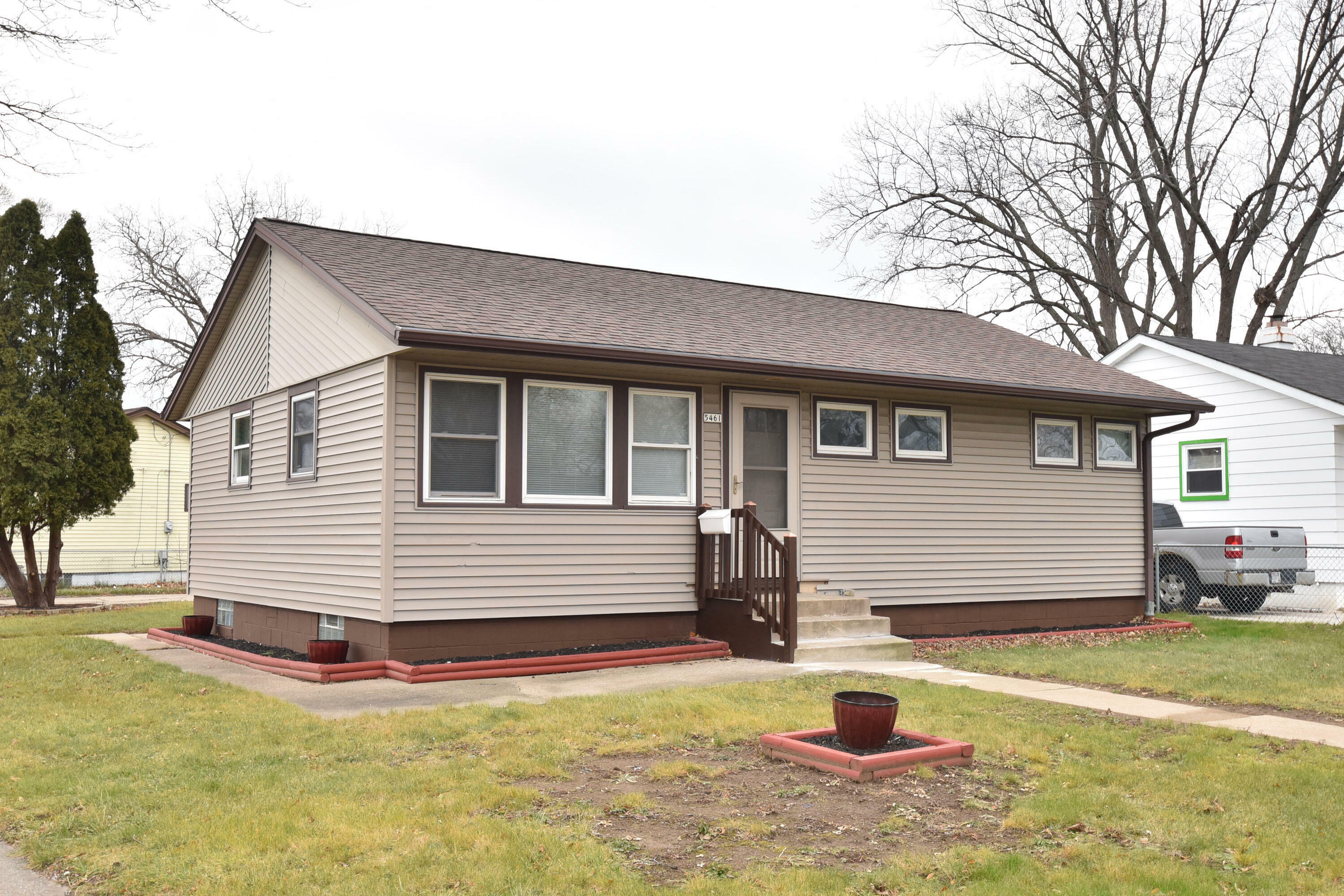 Property Photo:  5461 N 75th Ct  WI 53218 