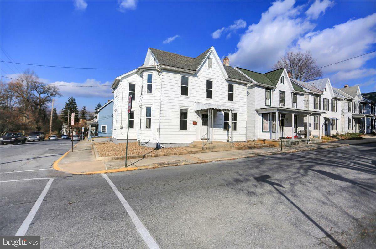 Property Photo: 301 E Burd Street PA 17257