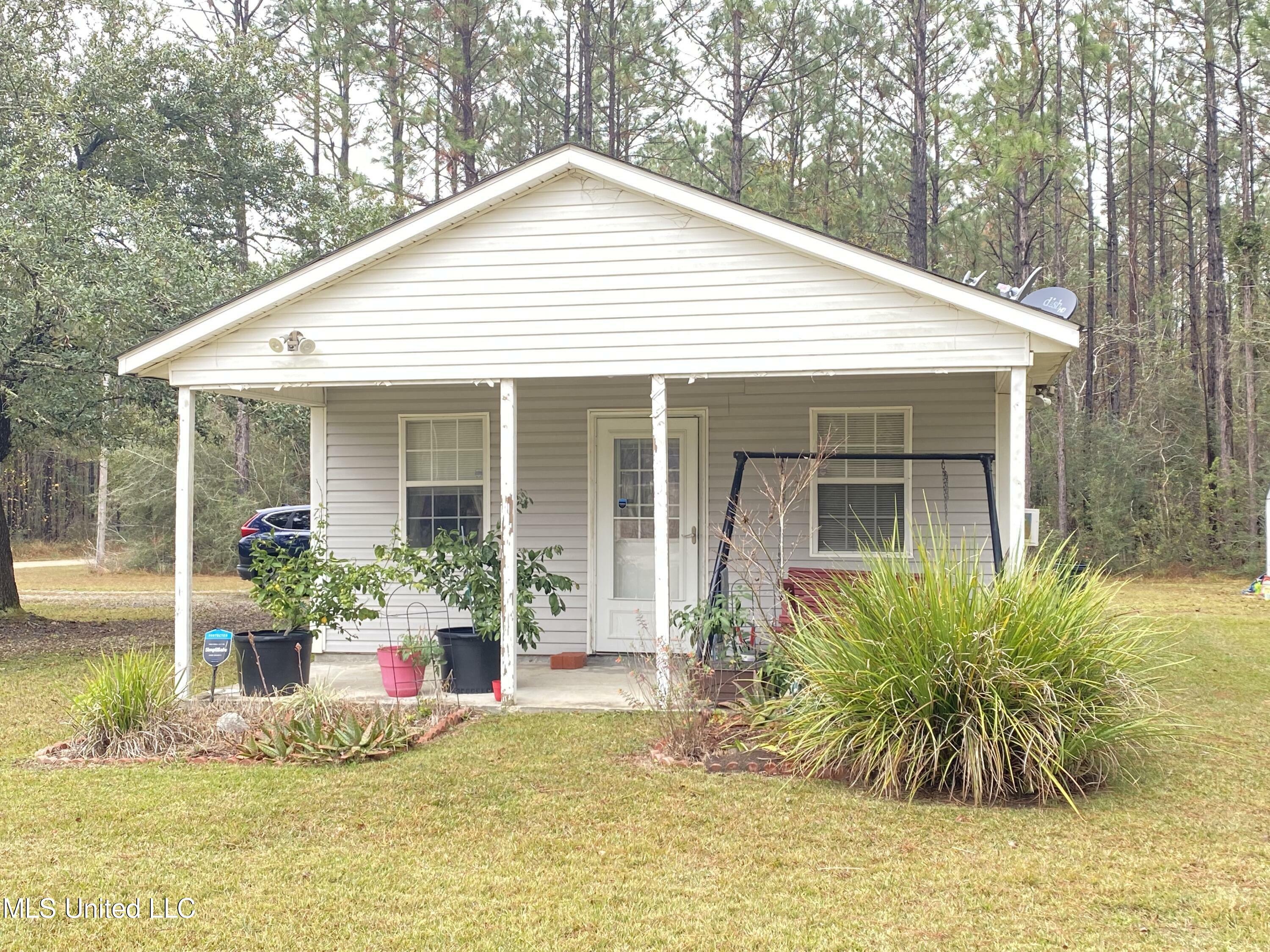 Property Photo:  6009 W Oktibbeha Street  MS 39520 