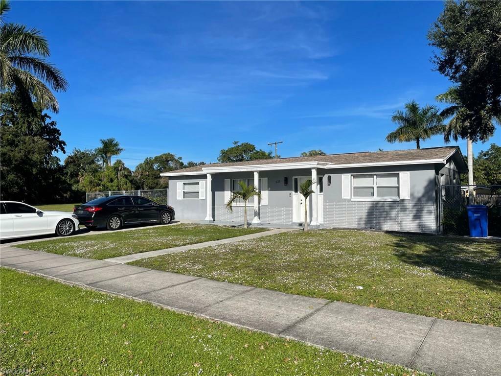 Property Photo:  2205 Franklin Street  FL 33901 