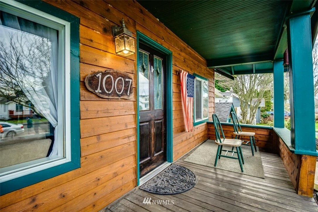 Property Photo:  1007 Oakes Avenue  WA 98201 