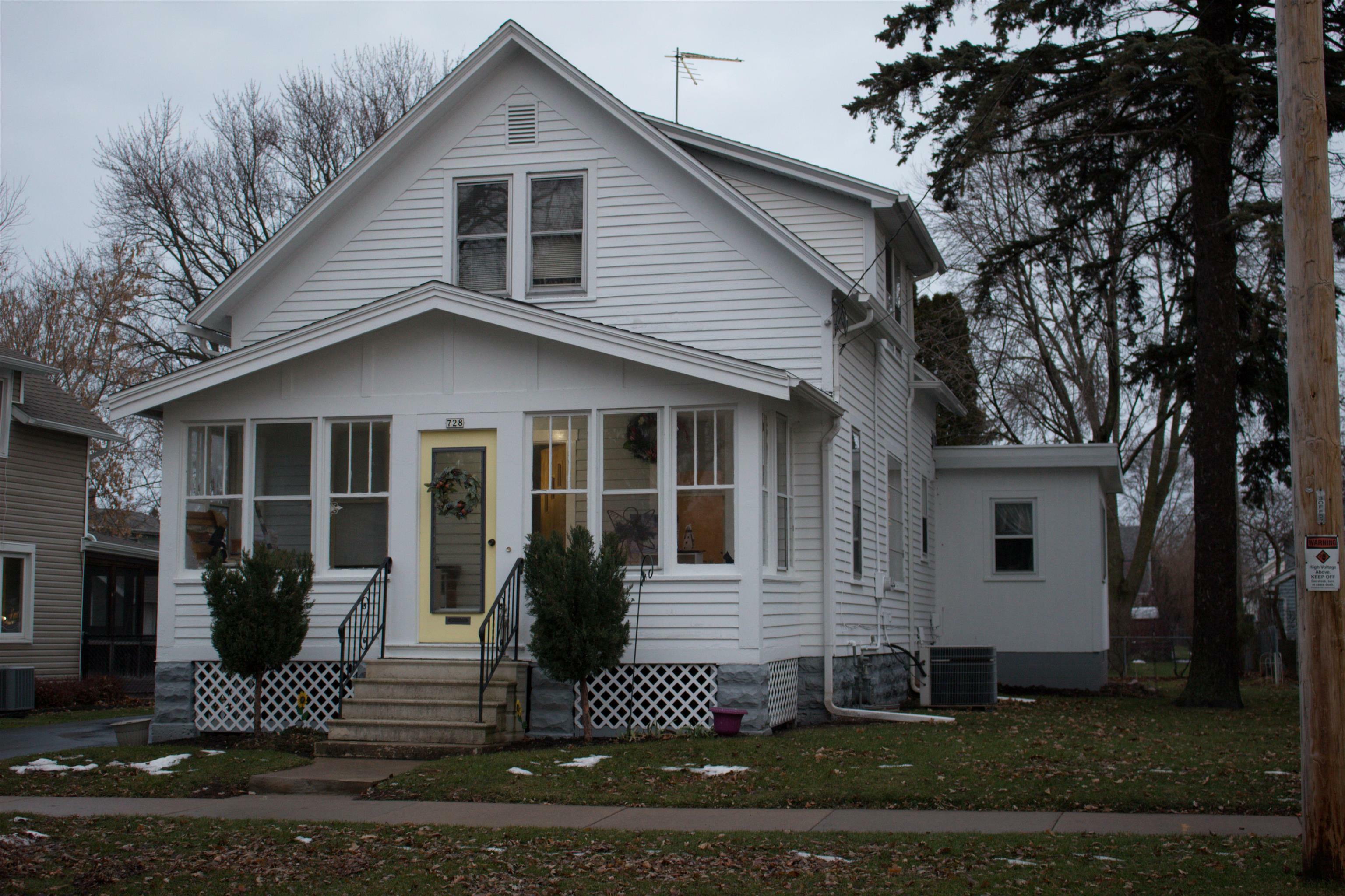 Property Photo:  728 Grove Street  WI 54901-4663 