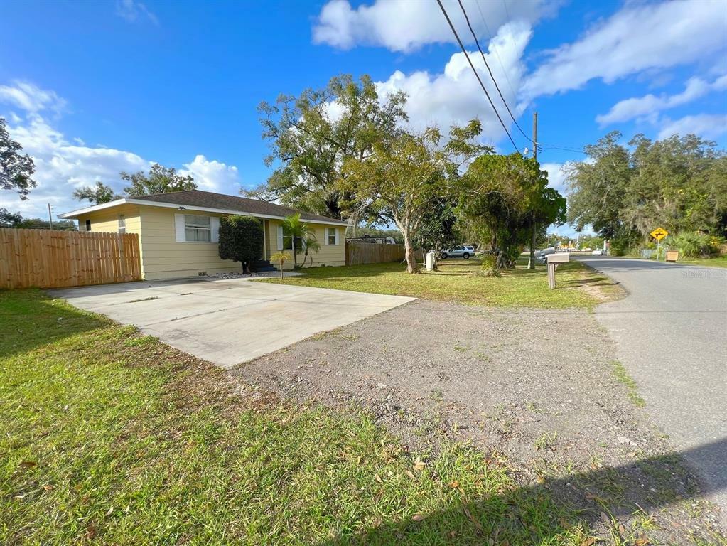 Property Photo:  1606 Lime Street  FL 34746 