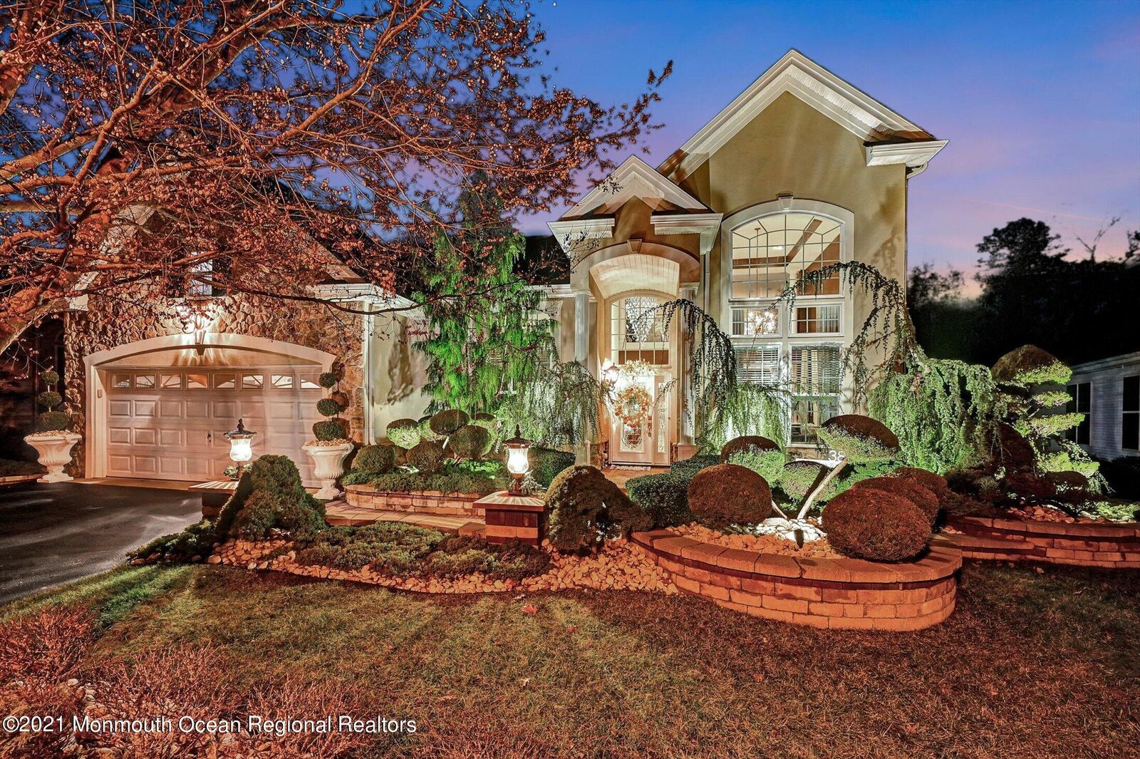 Property Photo:  38 Park Ridge Way  NJ 08527 