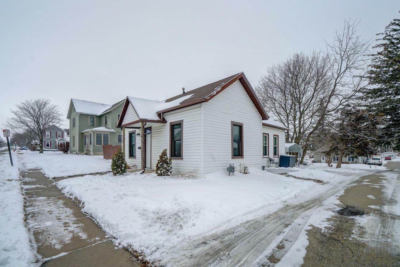 Property Photo:  210 West Fountain St  WI 53533 