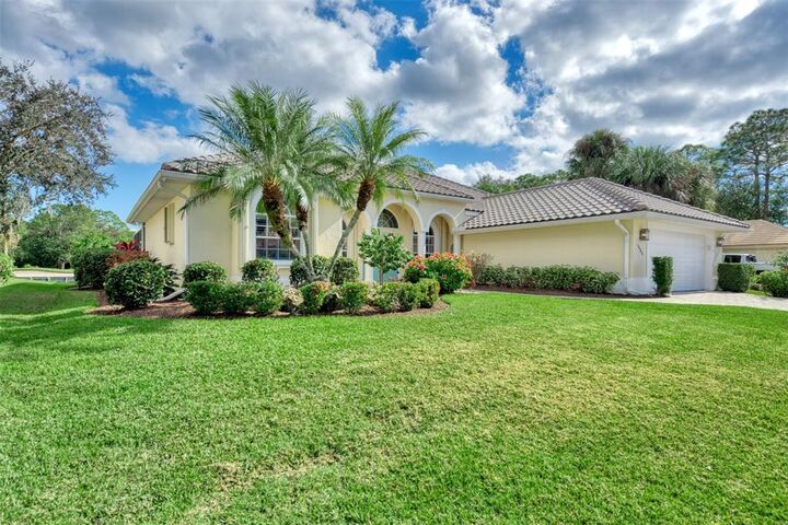 Property Photo:  13945 Long Lake Lane  FL 33953 