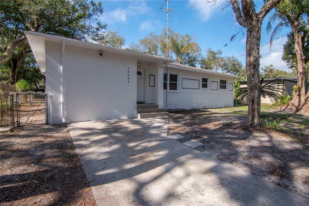 Property Photo:  10934 N Boulevard  FL 33612 