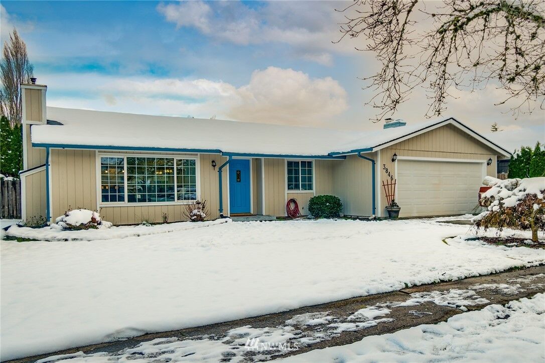 Property Photo: 3846 Cottonwood Street WA 98632