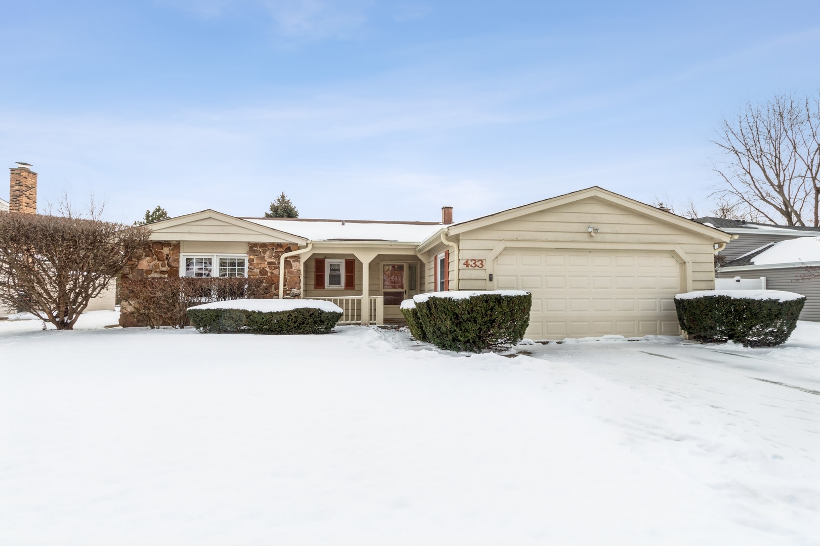 Property Photo:  433 Greentree Parkway  IL 60048 