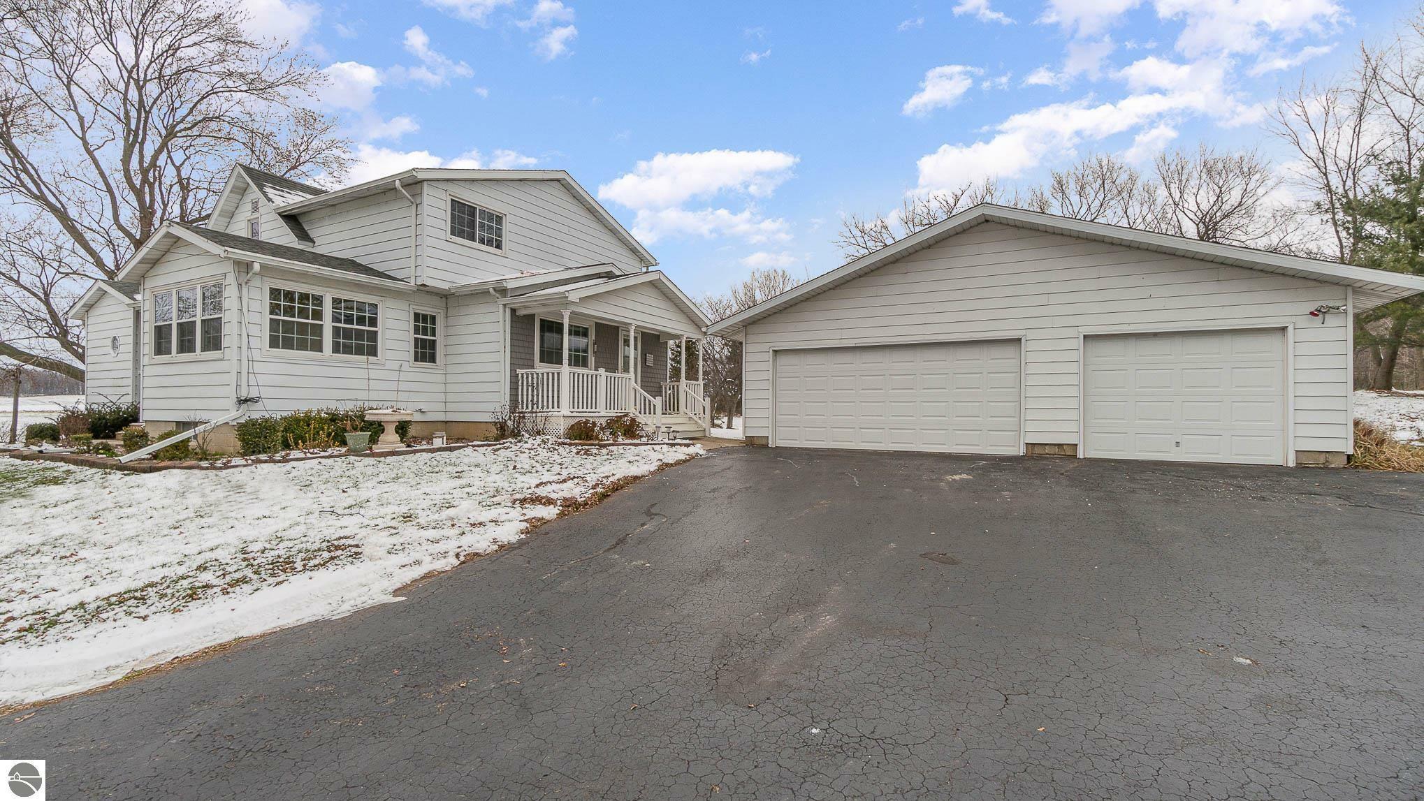 Property Photo:  1860 N State Road  MI 48847 