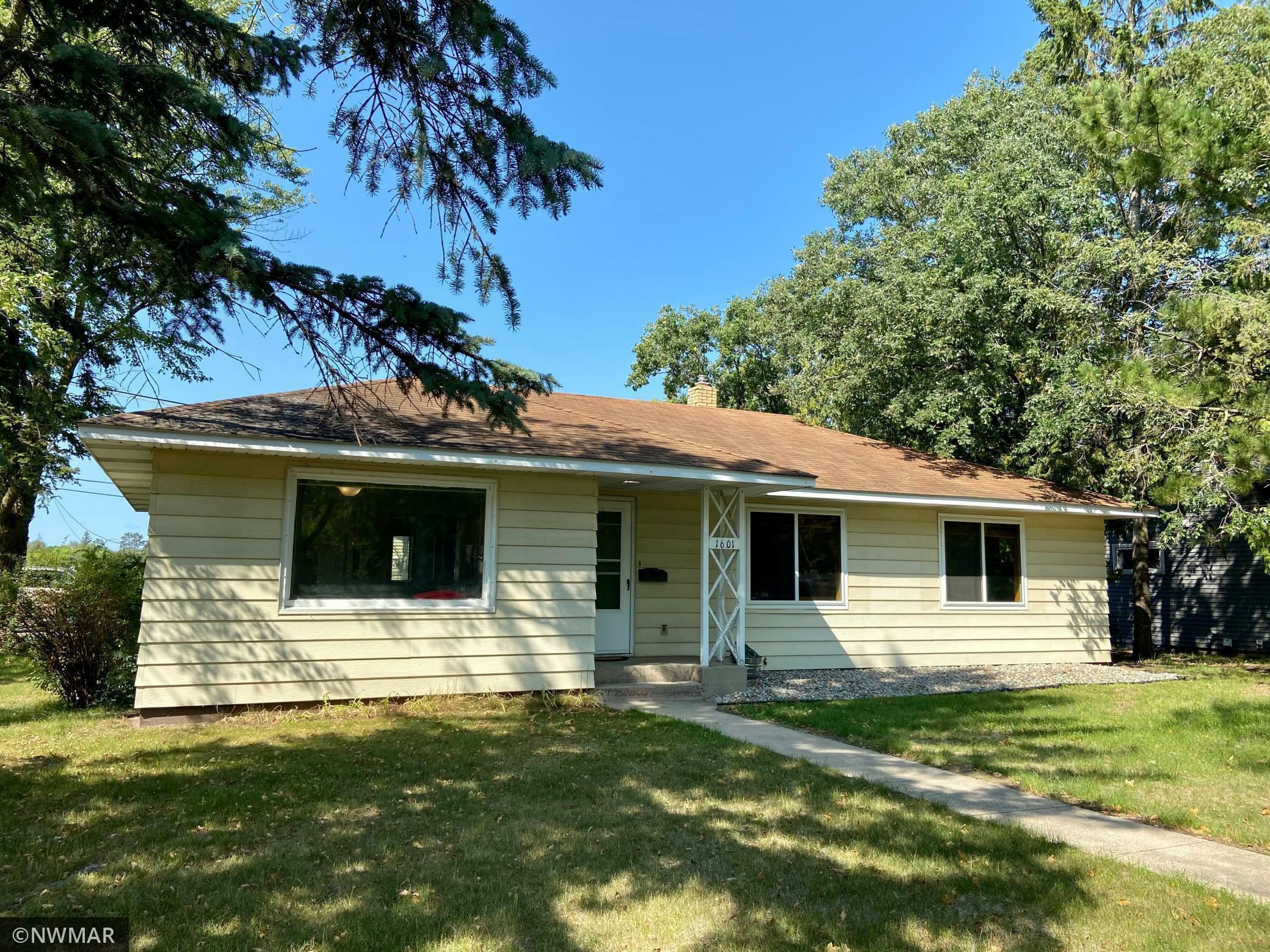 Property Photo:  1601 Bixby Avenue NE  MN 56601 