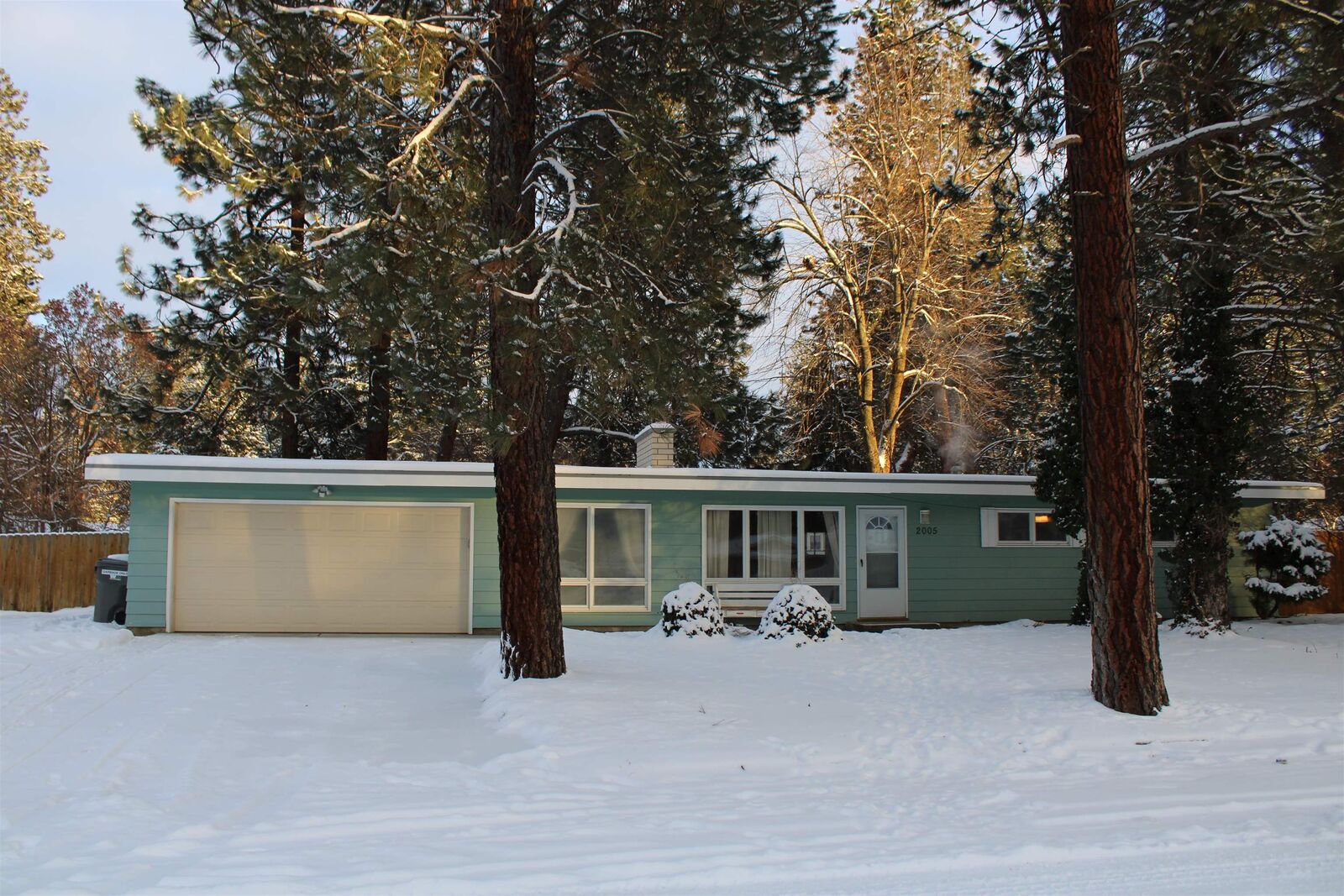 Property Photo:  2005 S Woodlawn Rd  WA 99216 