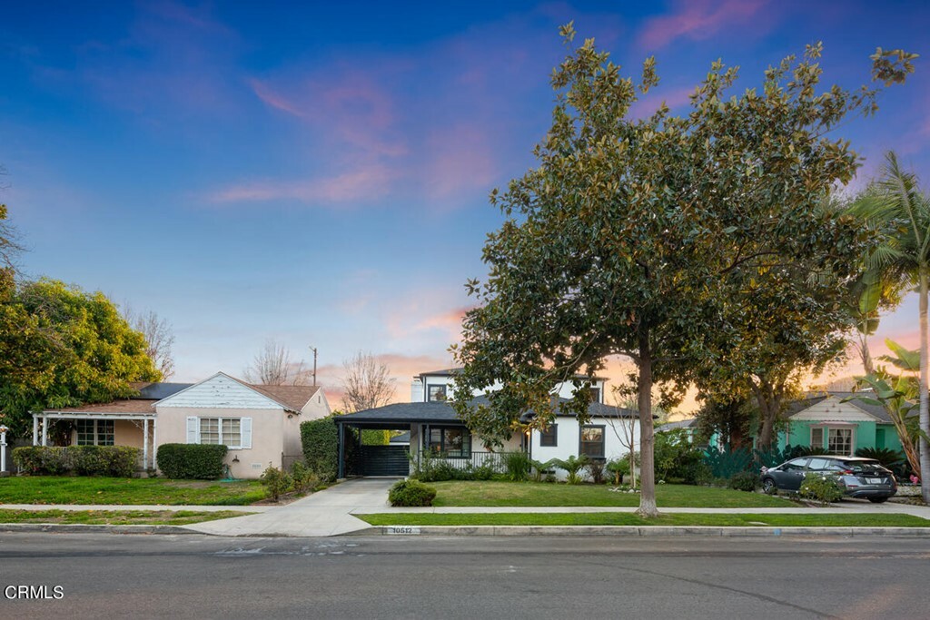 Property Photo:  10512 Bloomfield Street  CA 91602 