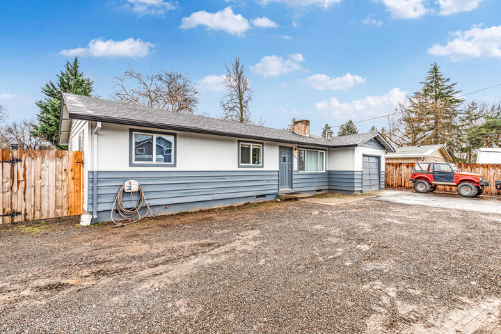 355 W Pine Street  Central Point OR 97502 photo