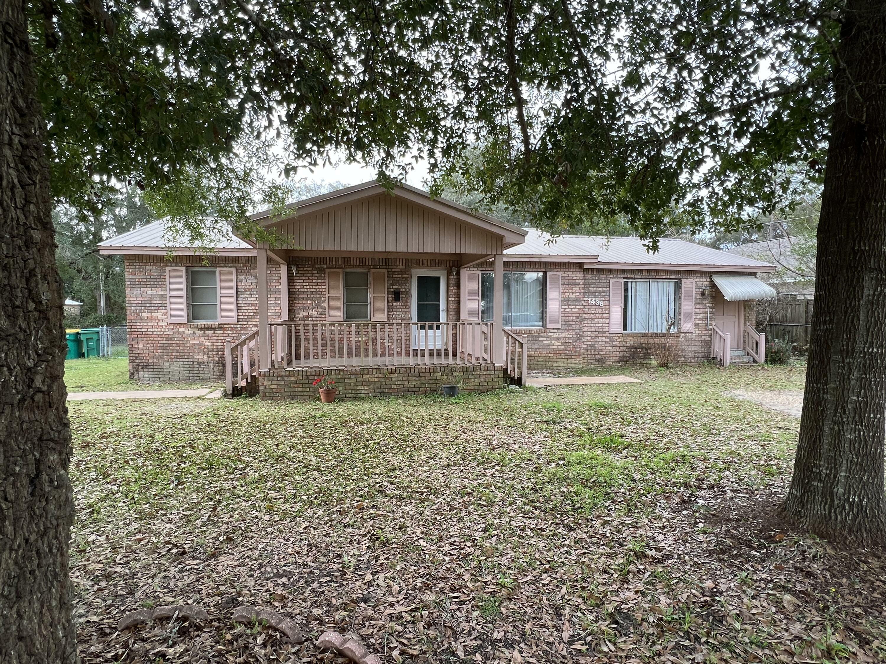 Property Photo:  1436 Hickory Street  FL 32578 