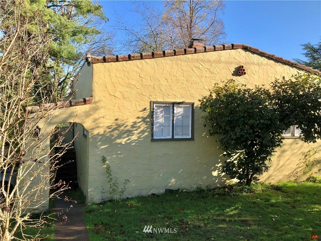 Property Photo: 202 S Summit Avenue WA 98312