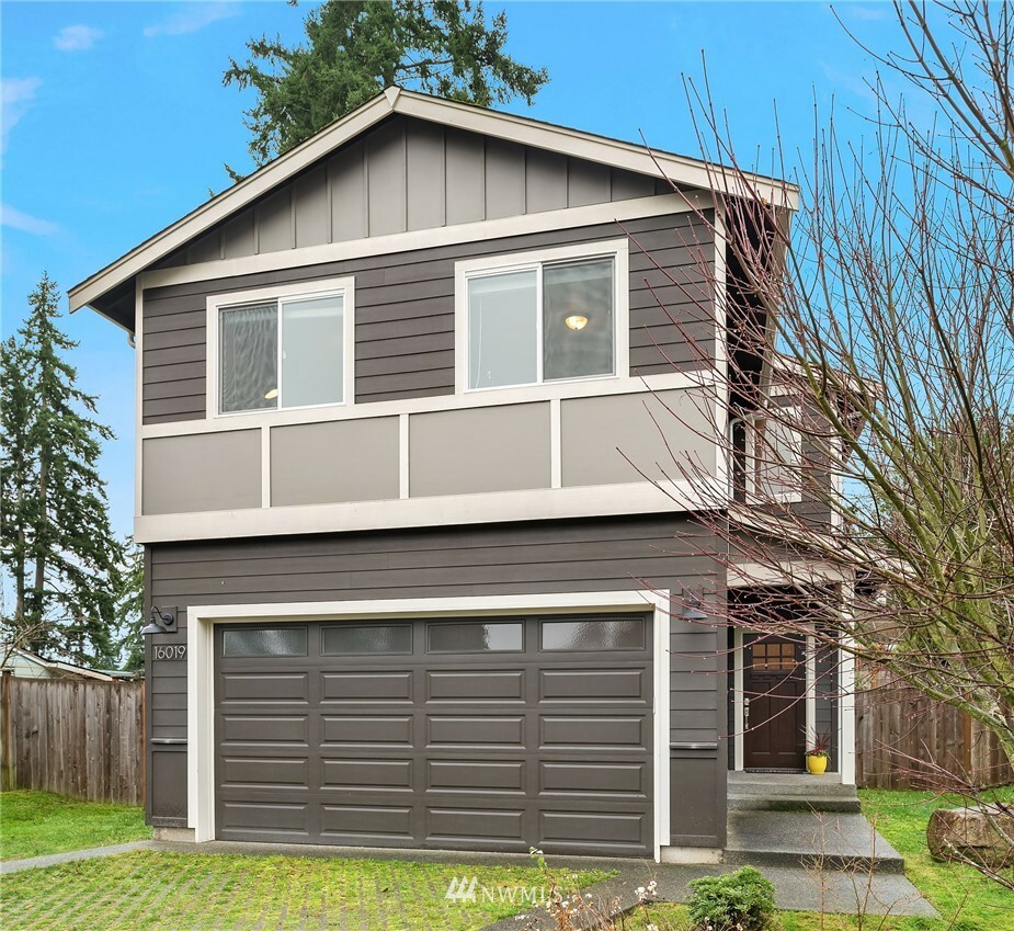 Property Photo:  16019 Dayton Avenue N  WA 98133 