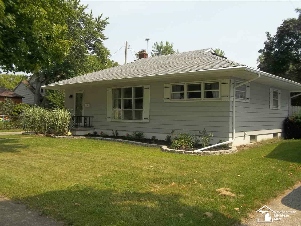 Property Photo:  717 Winston Drive  MI 48161 