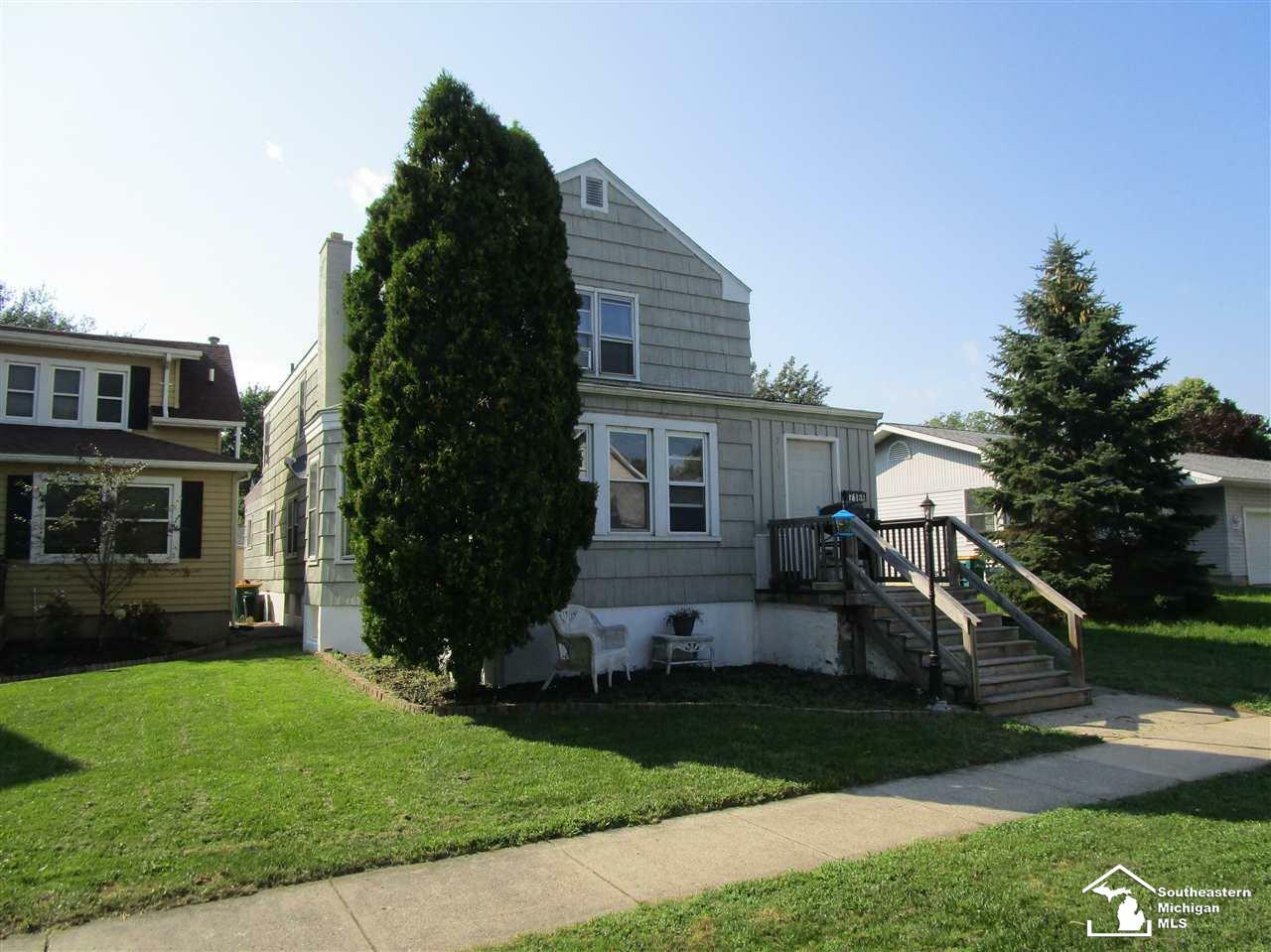 Property Photo:  716 Smith St  MI 48161 