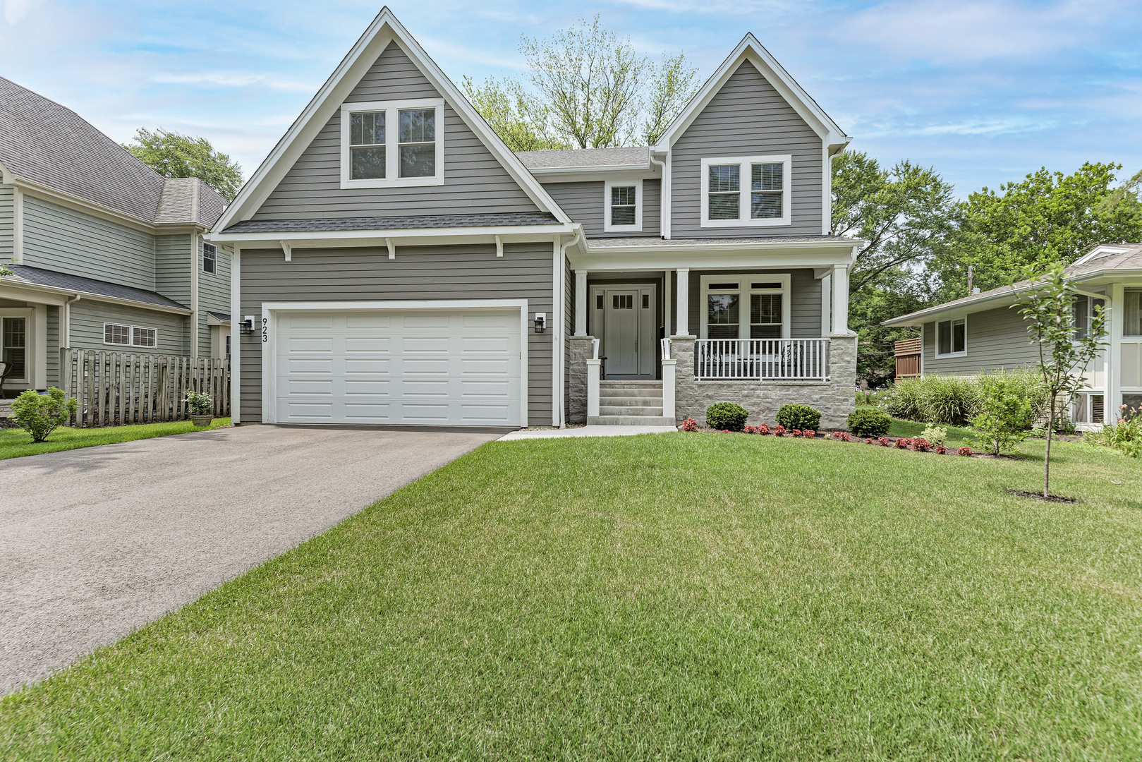 Property Photo: 923 Rose Lane IL 60540