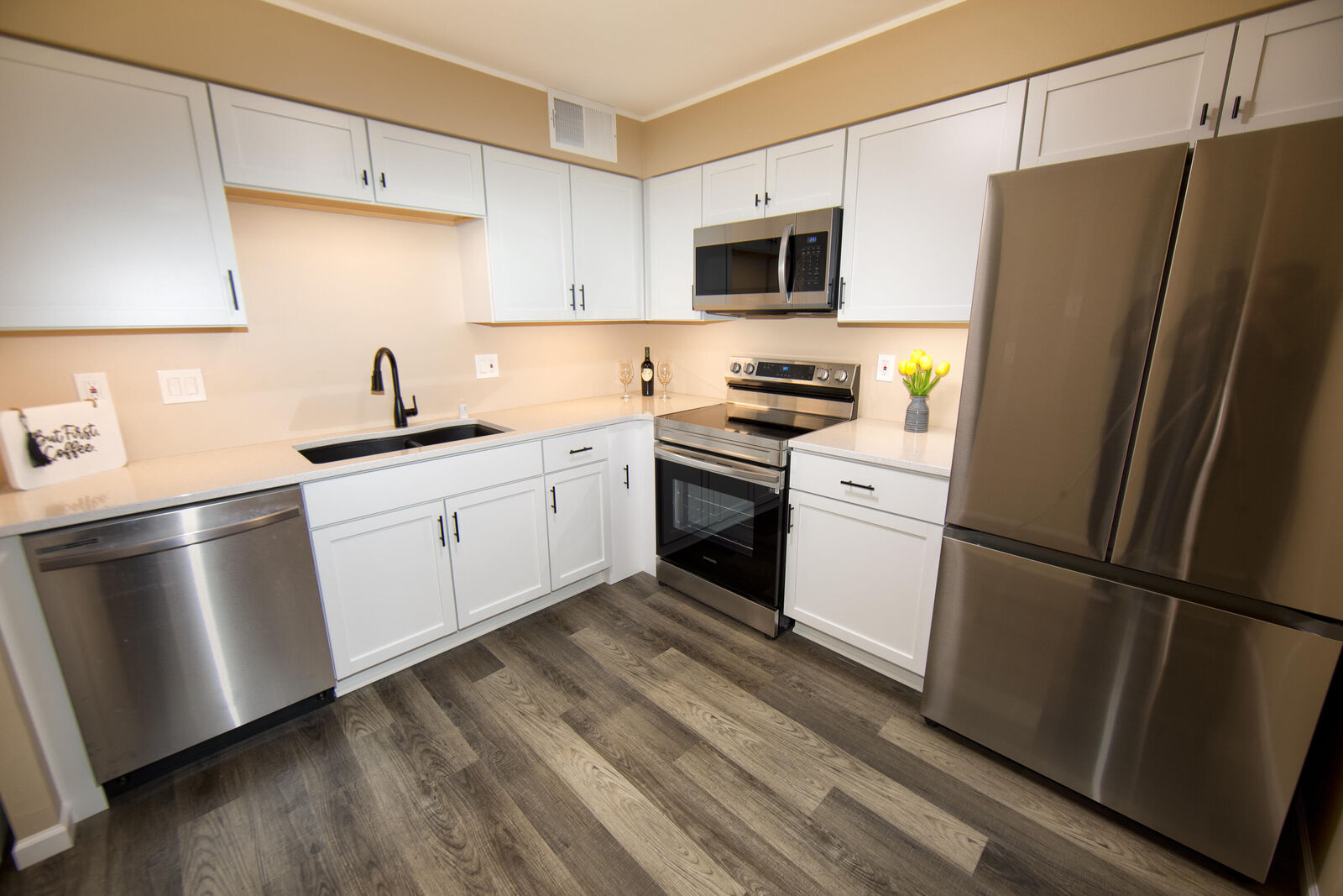 Property Photo:  1906 E Shorewood Blvd 250  WI 53211 