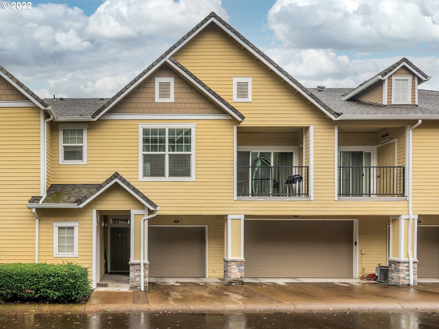Property Photo: 2555 Snowberry Ridge Ct OR 97068