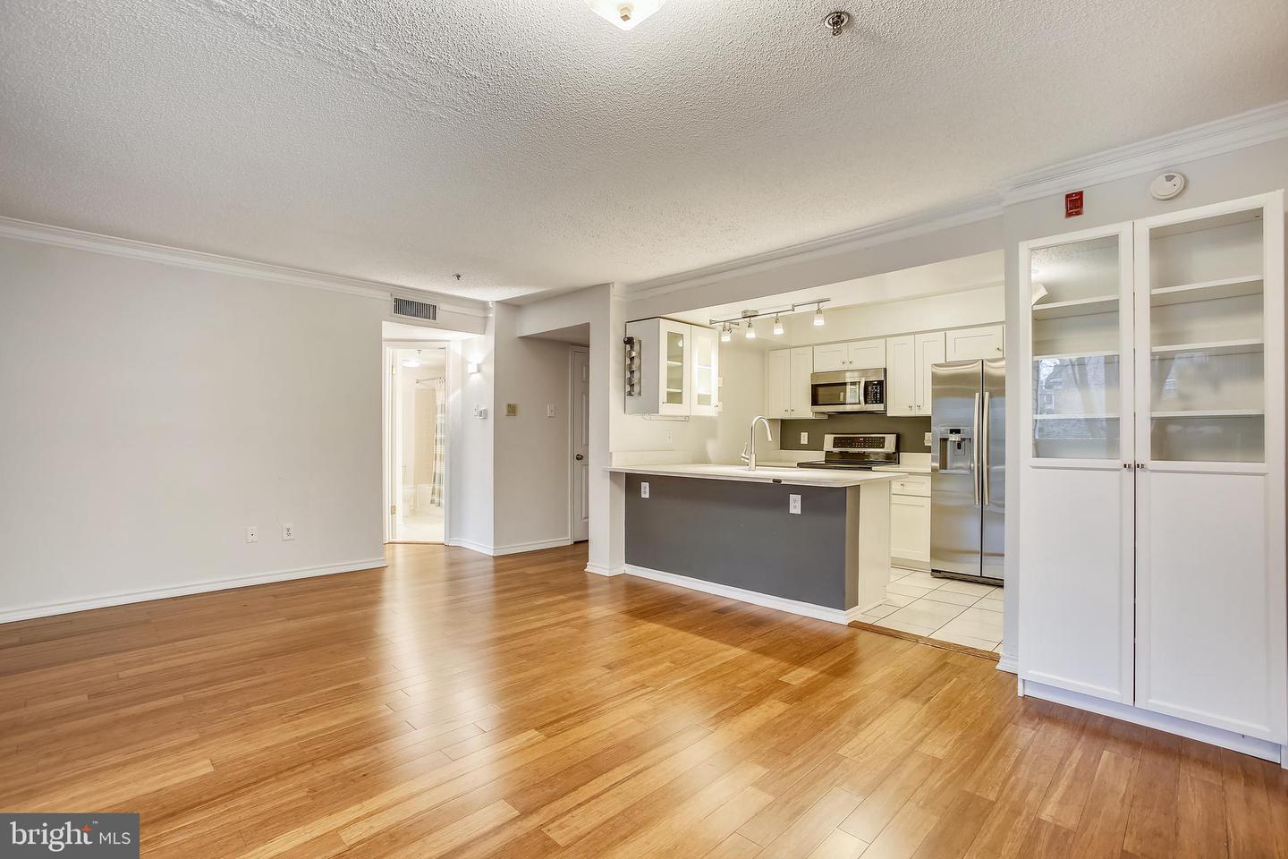 Property Photo: 1504 Lincoln Way 115 VA 22102