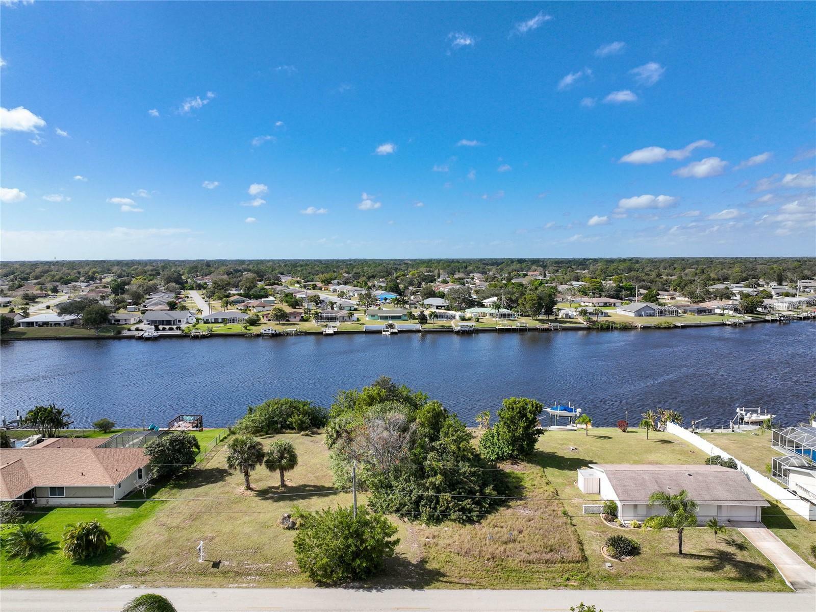 Property Photo:  834 Ellicott Circle NW  FL 33952 