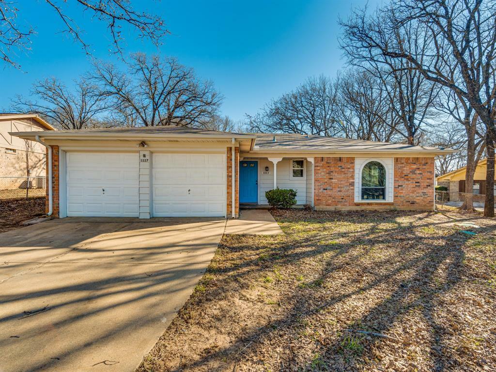 Property Photo:  1117 Lakewood Circle  TX 76009 